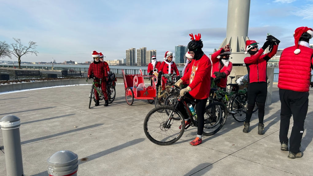 Cyclists give out gift cards to those in need [Video]