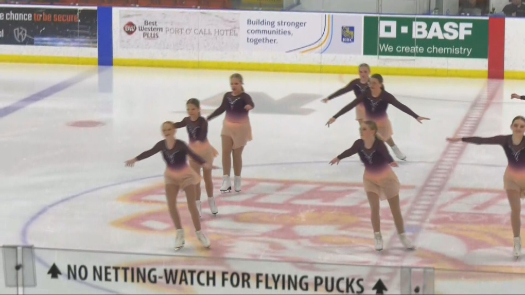 25 teams of synchronized skaters compete in 9 events at Rose Bowl event [Video]