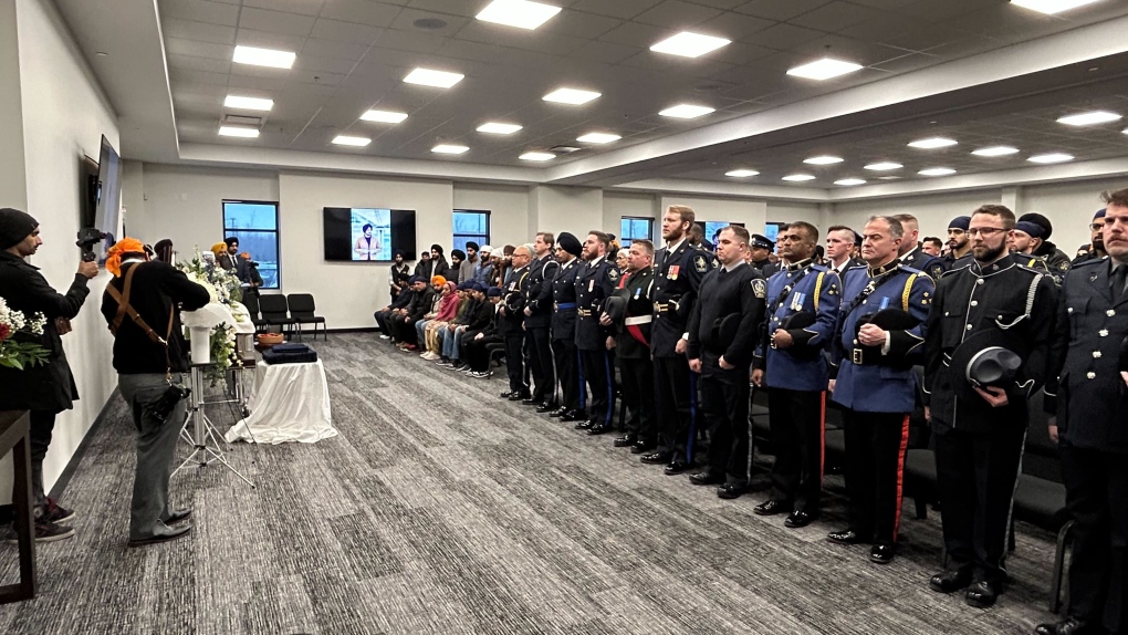 Slain Edmonton security guard honoured at funeral [Video]