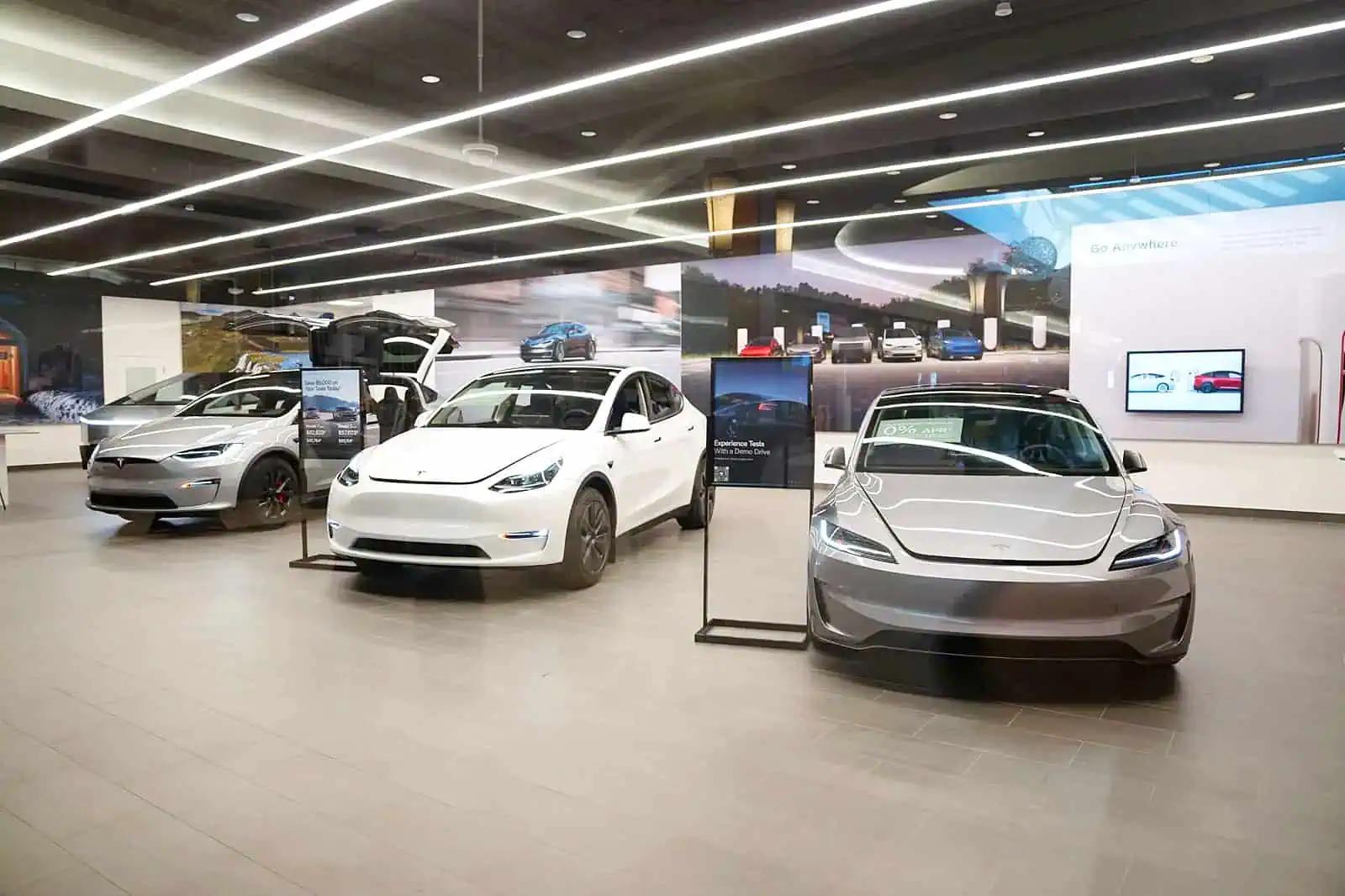 Tesla opens largest Canadian showroom in Ontario [Video]