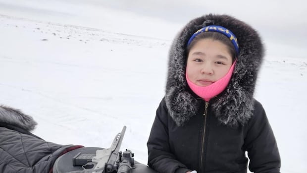 10-year-old girl from Whale Cove, Nunavut, takes down her first polar bear [Video]