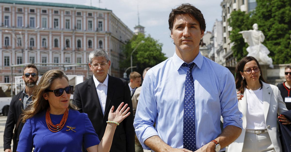 Canadian Prime Minister faces biggest test to political career as finance minister resigns [Video]