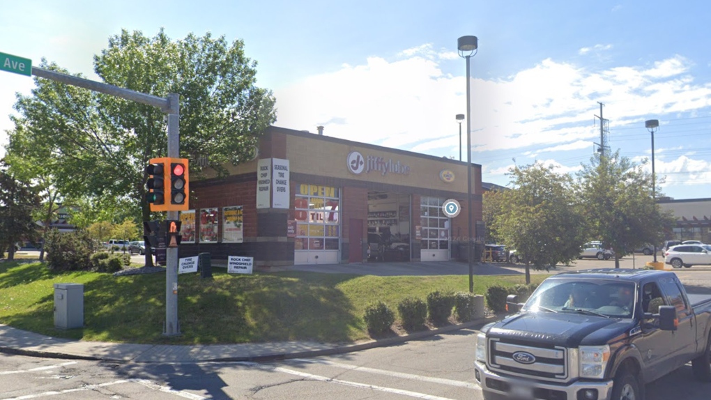 1 charged in stabbing at Red Deer Jiffy Lube [Video]