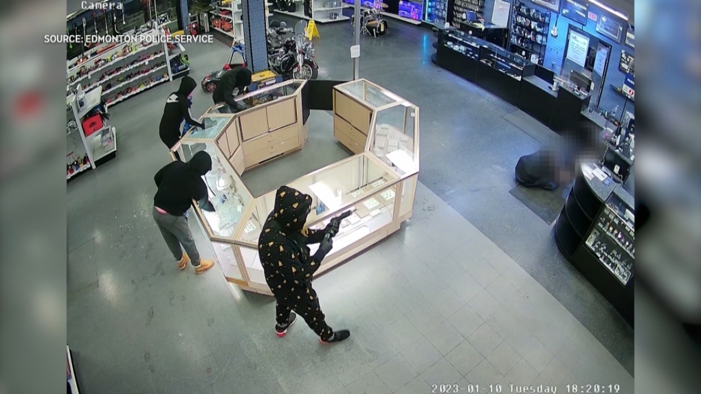 2 convicted in armed robbery at Edmonton pawn shop [Video]