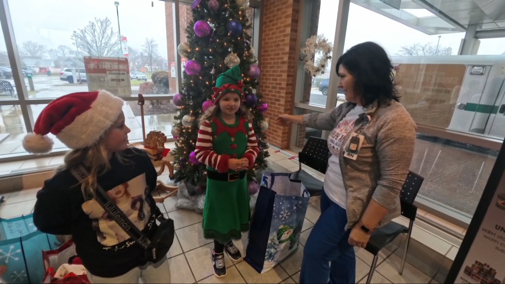 Essex County girls spreading Christmas spirit [Video]