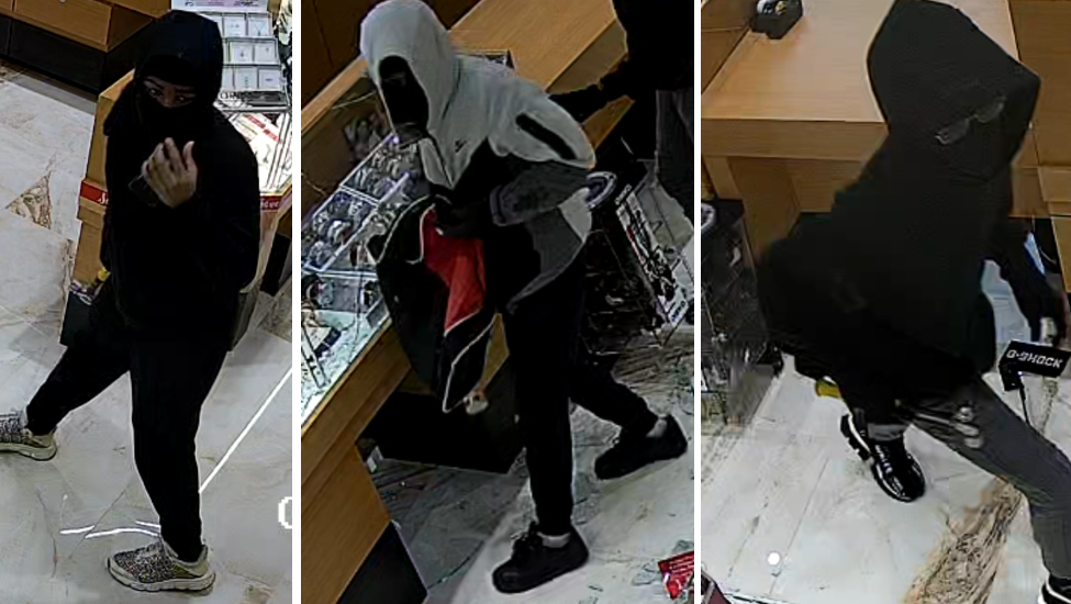 3 suspects wanted following jewelry store robbery at Cambridge Centre Mall [Video]