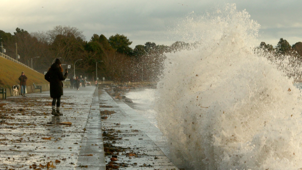 Wind, snow, rain to pummel parts of B.C. again [Video]