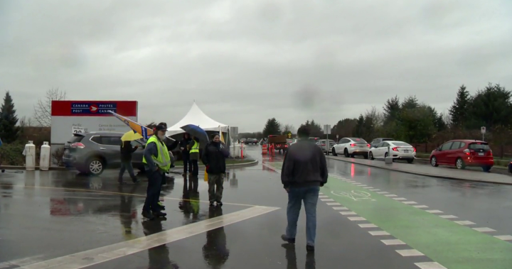 Canada Post workers remain on picket line at 2 B.C. locations – BC [Video]