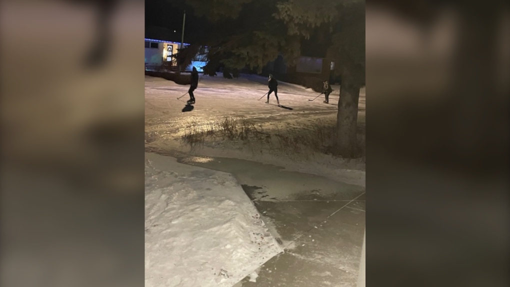 Saskatchewan kids toss on skates, play hockey on street after freezing rain [Video]