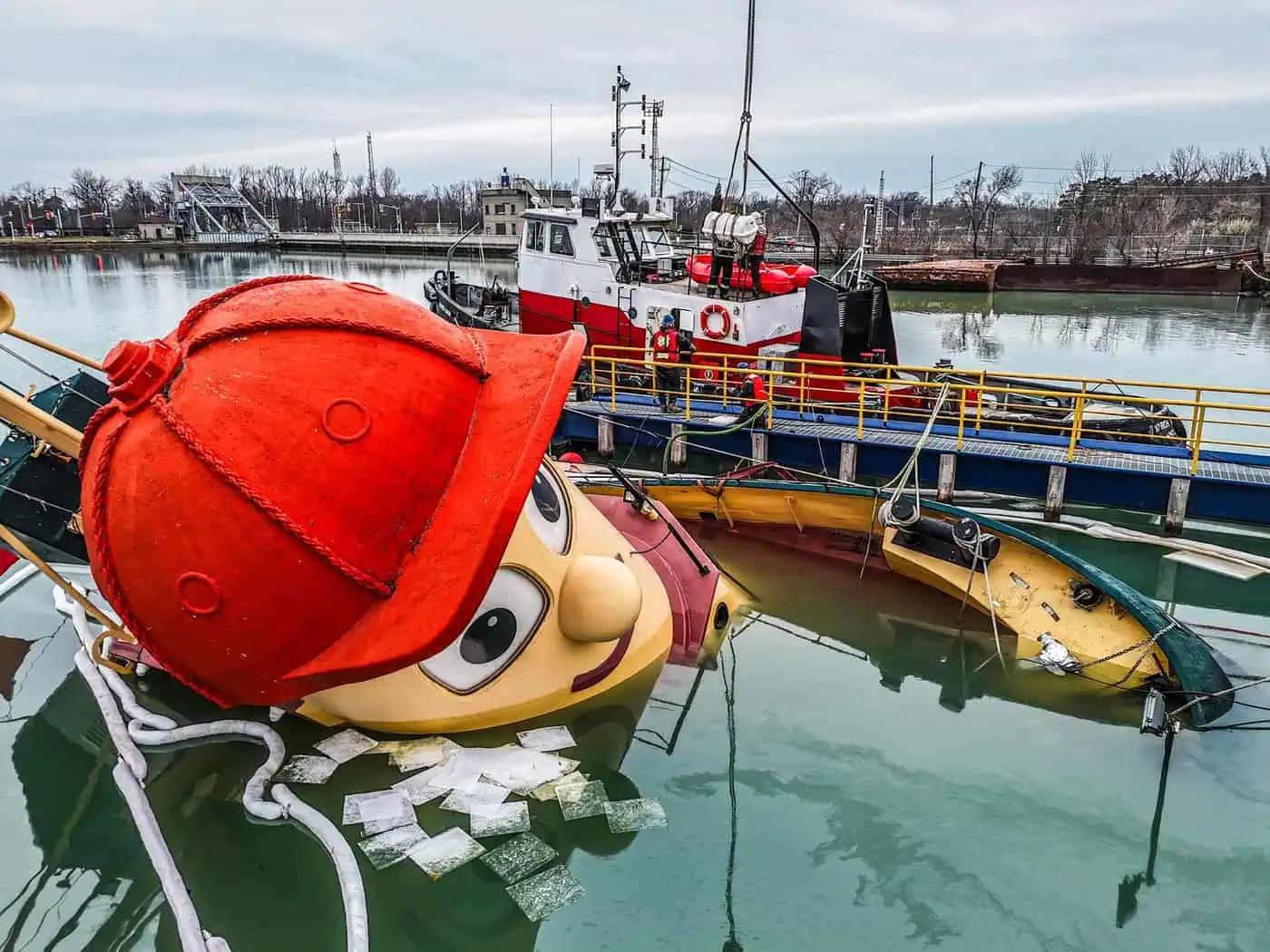 Theodore Tugboat replica partially sinks at Ontario dock, awaits effort to refloat [Video]