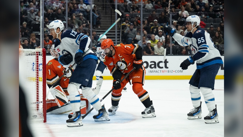 Anaheim Ducks beat Winnipeg Jets 3-2 [Video]