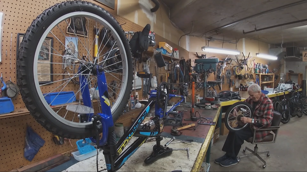 B.C. senior fixes, donates hundreds of bikes to kids for Christmas [Video]