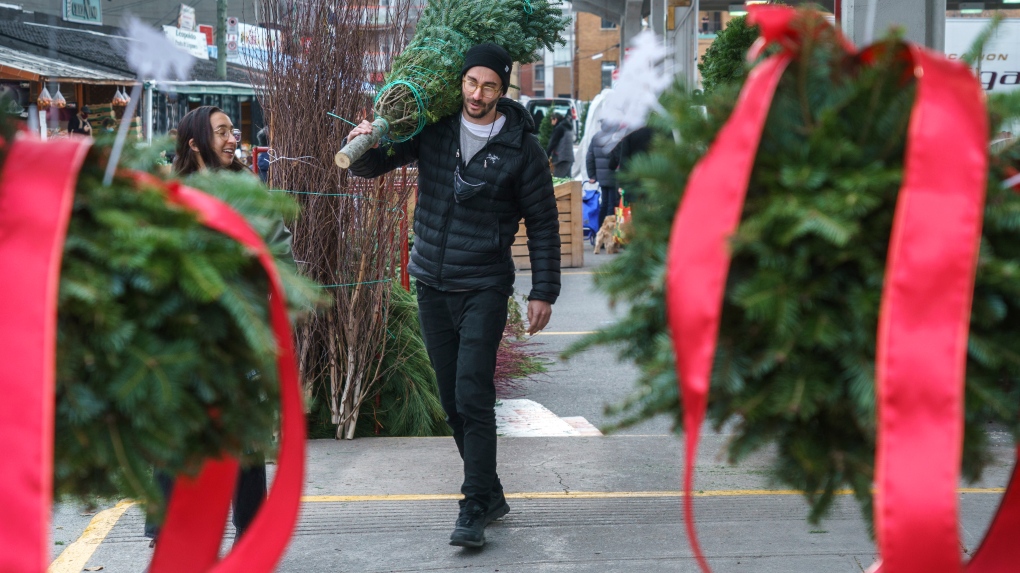 Cold snap brings hope of a white Christmas in Montreal [Video]