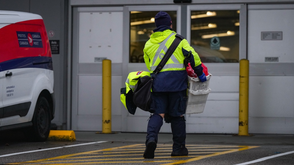 Canada Post says many parcels held up by strike to arrive before Christmas [Video]