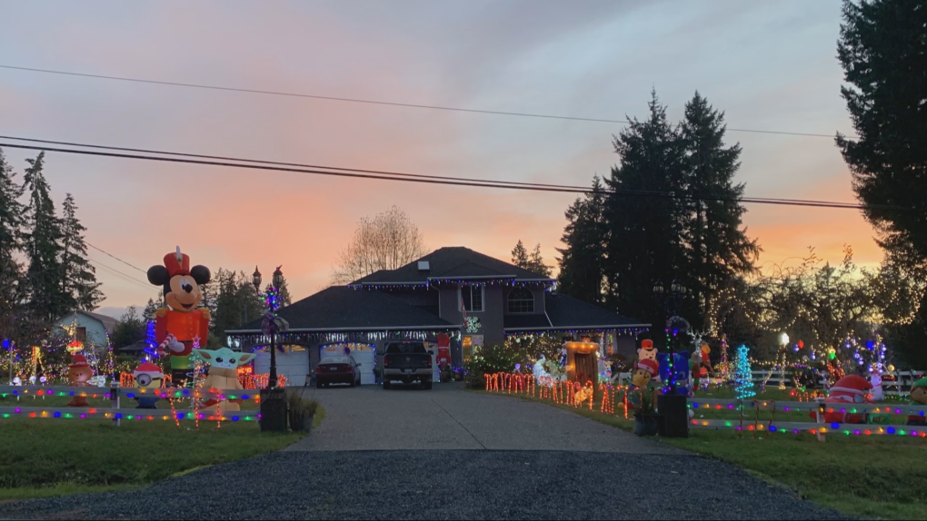 Sawatsky Sign-Off: B.C. woman strives to make unforgettable Christmas displays [Video]