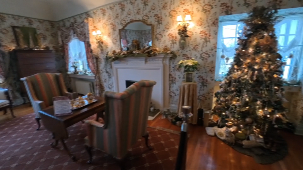 Willistead Manor celebrates the Christmas season in style [Video]