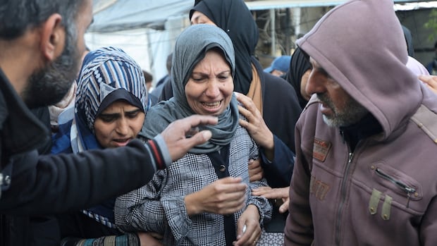 Israeli strike hits school sheltering displaced in Gaza City [Video]