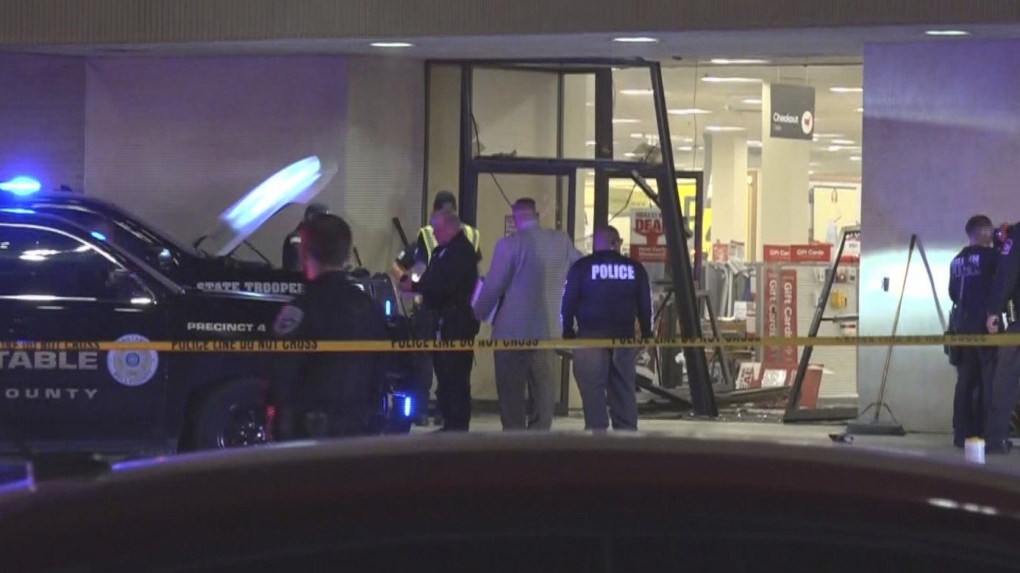 Texas mall crash: Pickup driver killed by police after injuring 5 [Video]