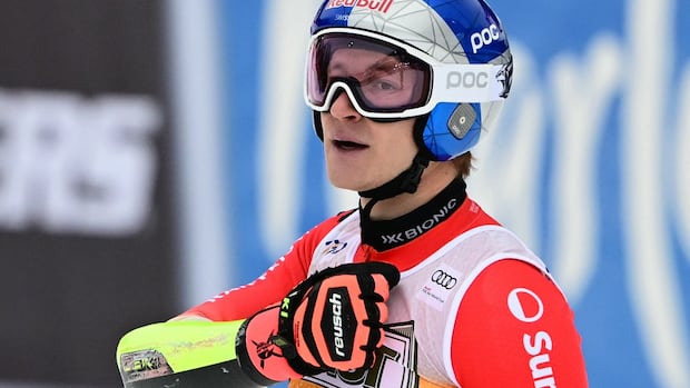 Marco Odermatt wins giant slalom to clinch back-to-back World Cup victories [Video]