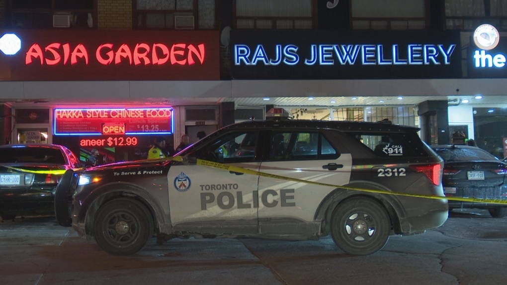 1 hurt in Rexdale jewelry store robbery [Video]