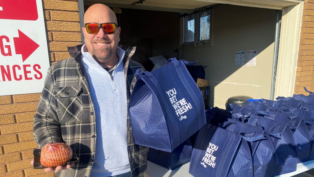 Kingsville store hands out free fresh groceries ahead of the holidays [Video]