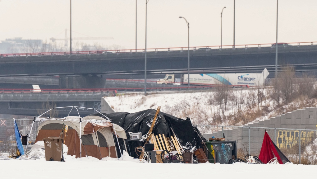 Workers helping the homeless in Montreal feel powerless as crisis deepens [Video]