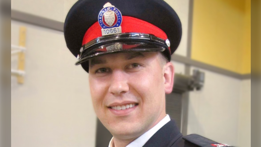 Books of condolence for Toronto police officer who died in the line of duty [Video]