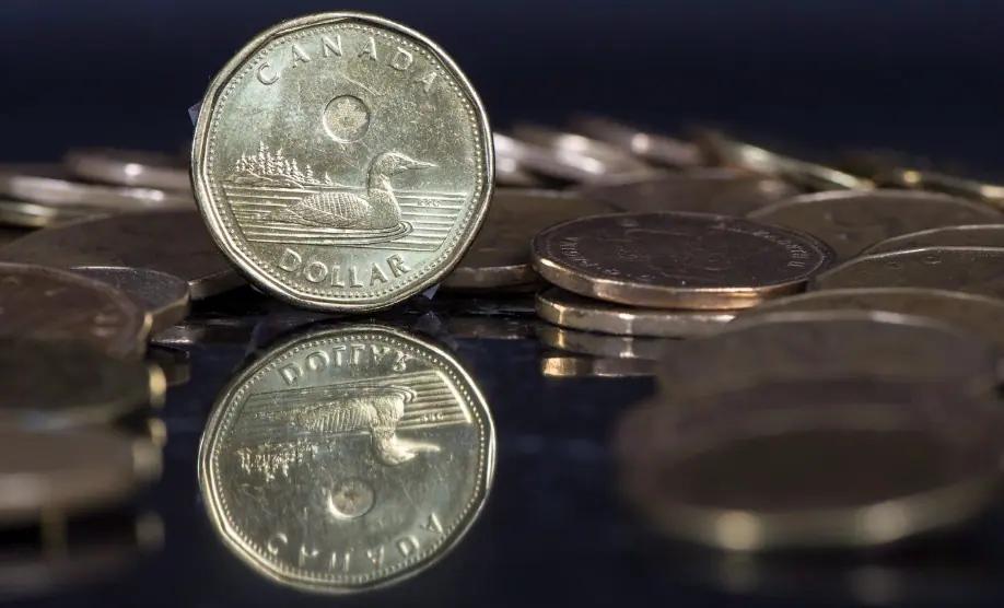 More room to fall as Canadian dollar continues downward trend, economists say [Video]