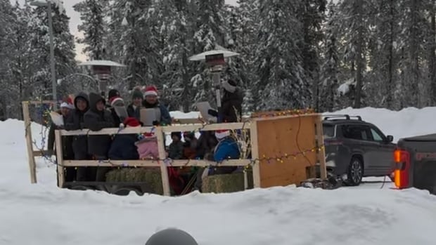 Watson Lake, Yukon, residents take to the streets to sing holiday classics [Video]