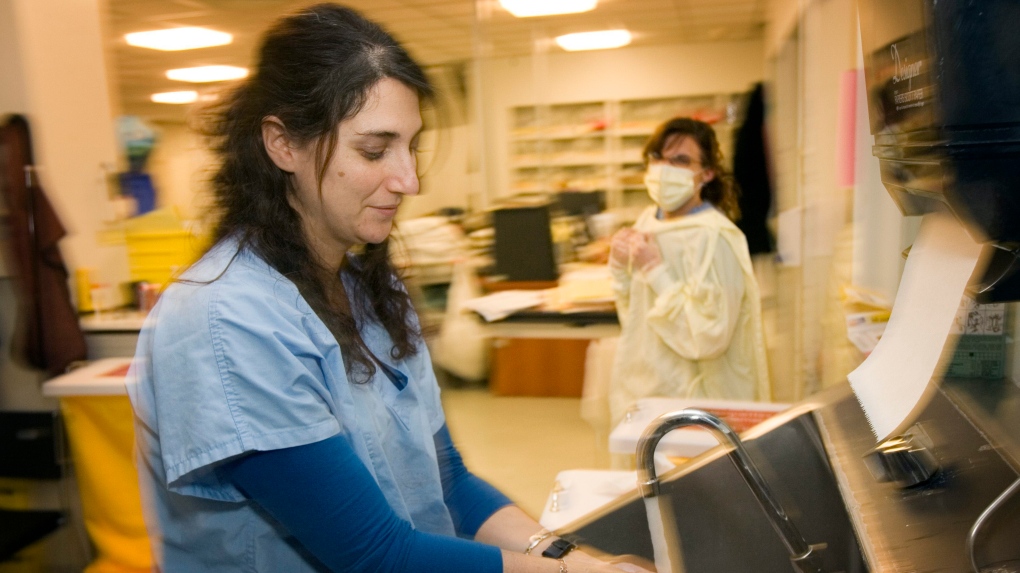 Quebec health-care workers on the job on Christmas [Video]