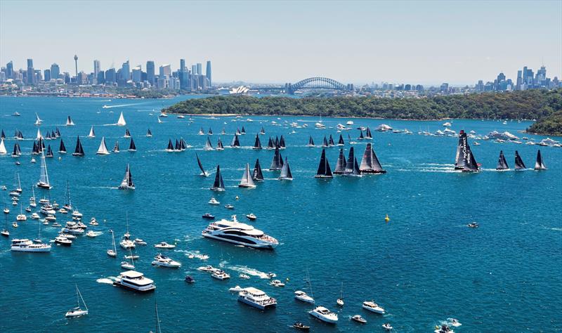 Rolex Sydney Hobart has flying start with Master Lock Comanche in lead [Video]