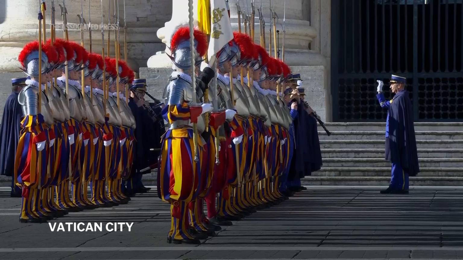 Video: In Christmas address, Pope urges silencing of weapons from the Holy Land to Ukraine [Video]