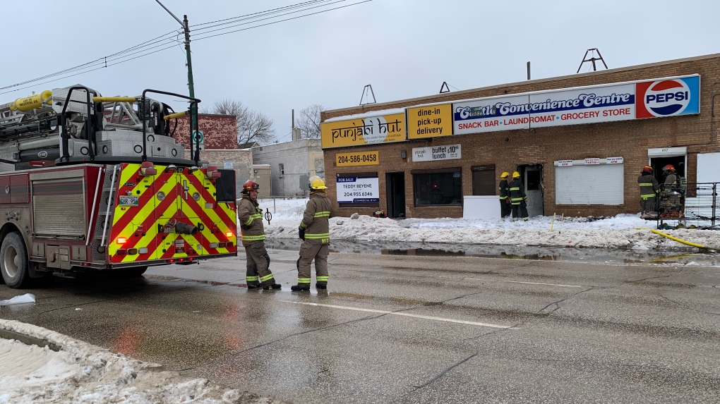 Winnipeg firefighter hospitalized after convenience store fire [Video]