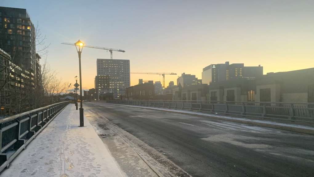 Freezing rain on the way in Montreal [Video]