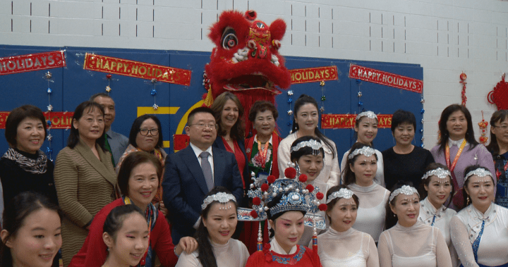 Premier Smith meets with Calgary Chinese community ahead of New Years – Calgary [Video]