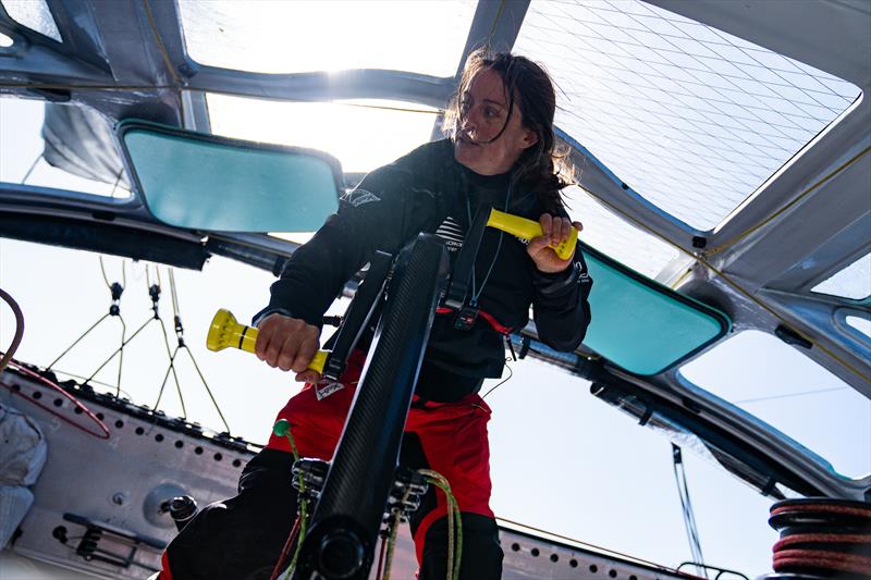 Ten sailors round Cape Horn. Justine Mettraux is first woman [Video]