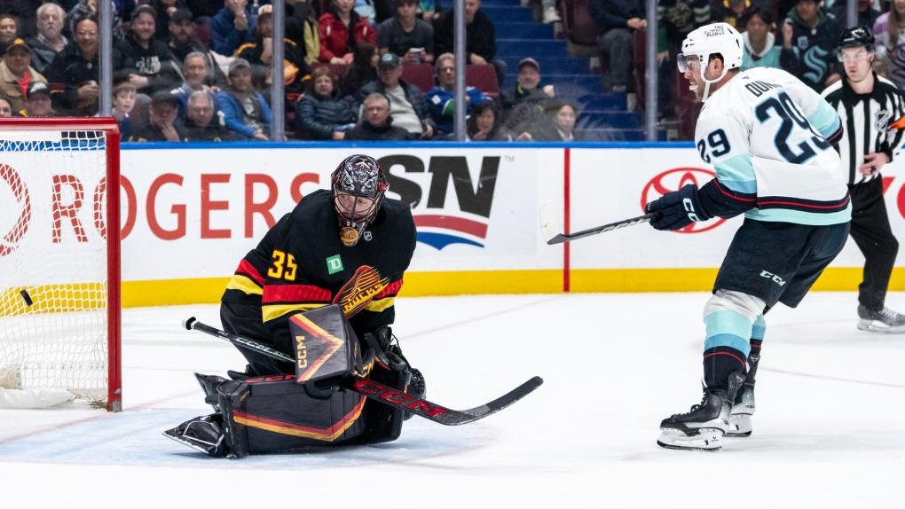 Seattle Kraken rally to beat Vancouver Canucks 5-4 [Video]