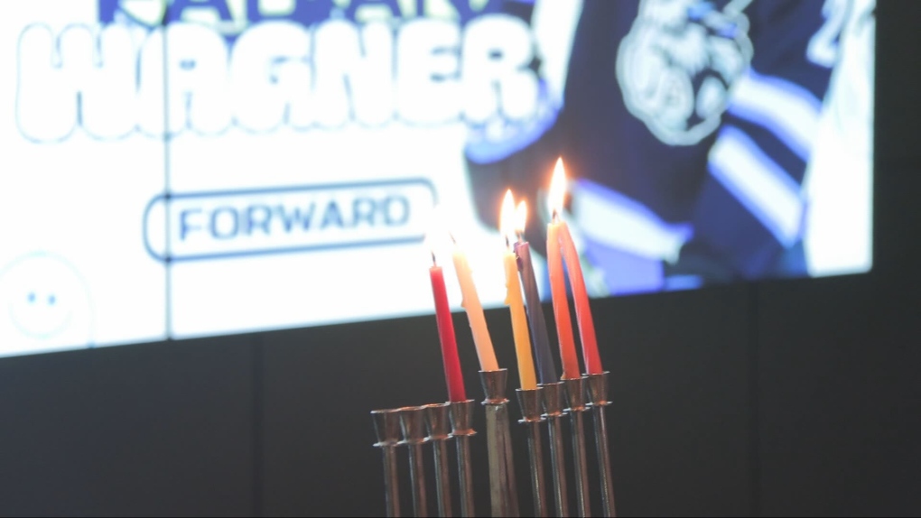 Fifth night of Hanukkah celebrated ahead of Manitoba Moose hockey game [Video]