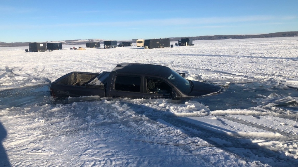 Sylvan Lake ice ‘dangerous’ for motorized vehicles: RCMP [Video]