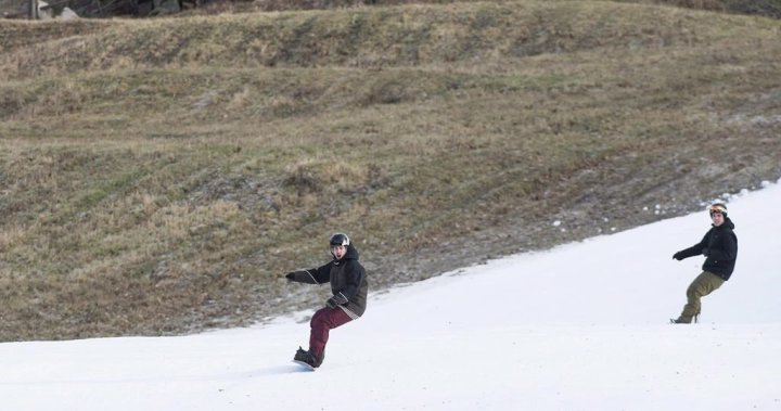 Quebec ski hill operators remain optimistic despite rainy and warm weather – Montreal [Video]