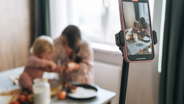 5 modern parenting trends we’re more than ready to ditch in 2025 [Video]