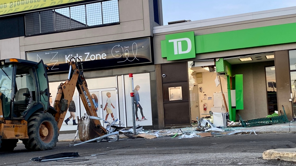 Excavator crashes into North York bank, ATM stolen: police [Video]