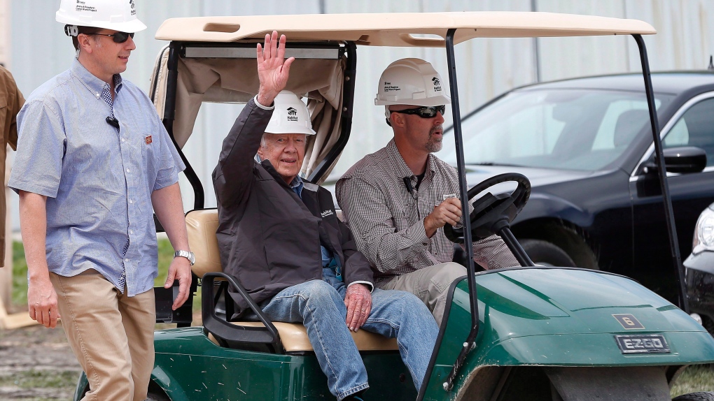 Jimmy Carter helped build Habitat for Humanity homes in Winnipeg [Video]