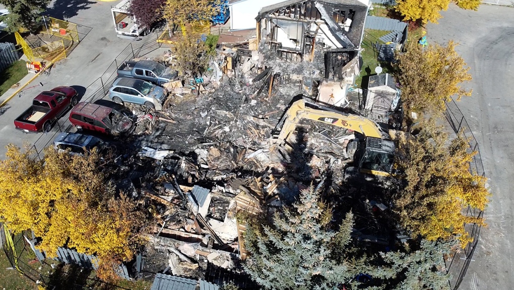 Calgary family thanks community for help after townhome destroyed [Video]