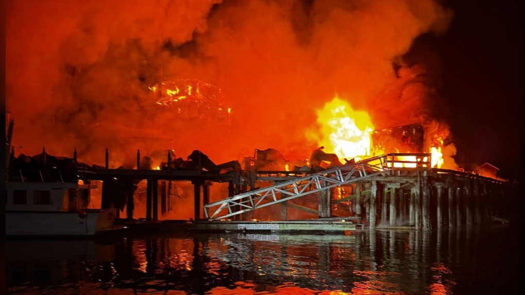 Crews battle major fire in Telegraph Cove, B.C. [Video]