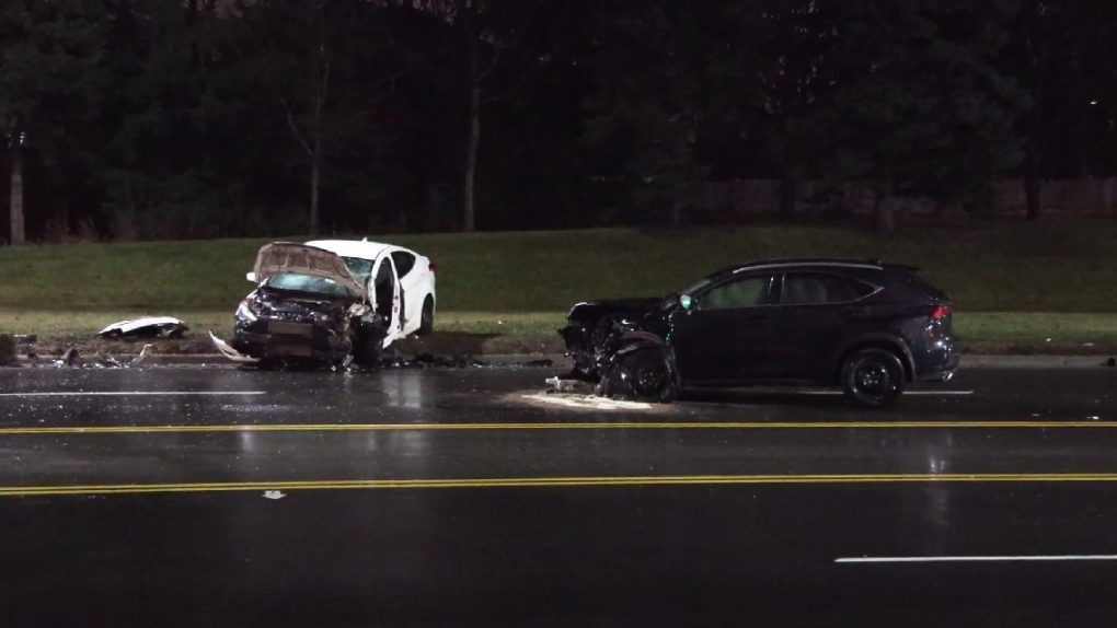 Markham crash leave 2 people seriously injured [Video]