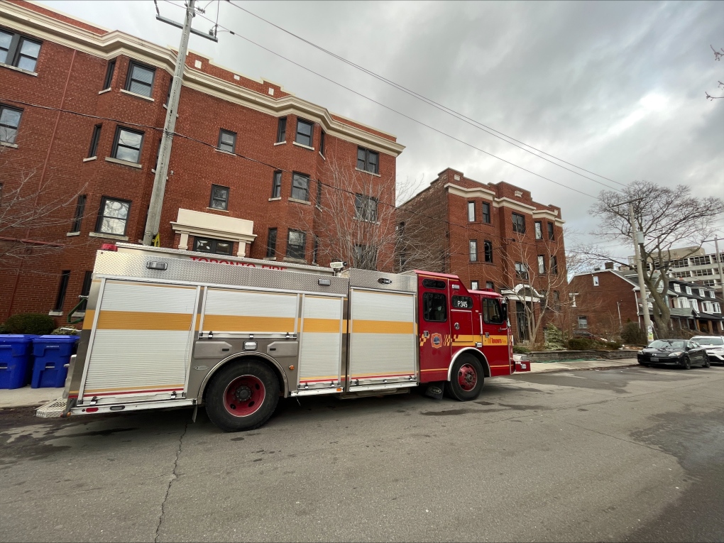 Christmas tree fire may have led to blaze at Toronto apartment, crews say [Video]