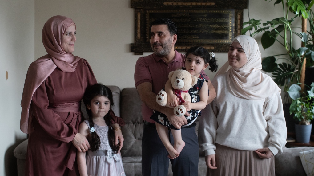 Syrian refugee family reflects on 10 years in Canada [Video]