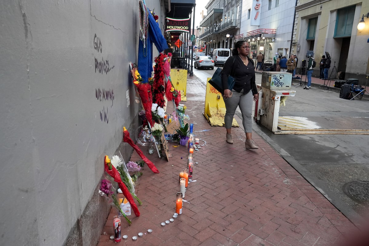 After deadly New Years attack, New Orleans police ramp up security and crowd mourns victims [Video]