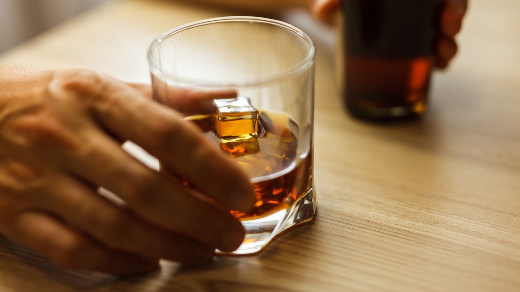 Alcohol, cancer risk prompts warning from U.S. top doctor [Video]